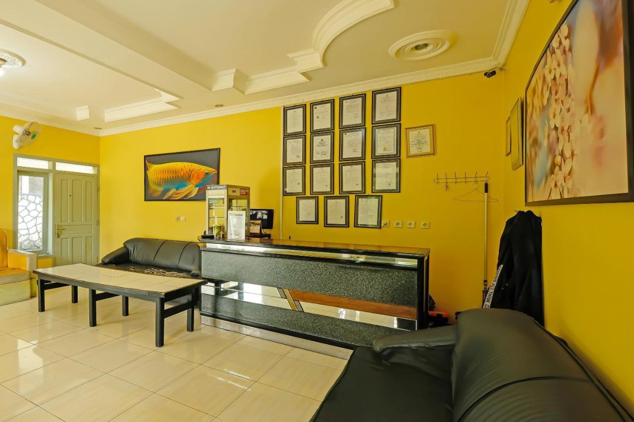 Oyo 92483 Hotel Kirana Salatiga Exteriér fotografie