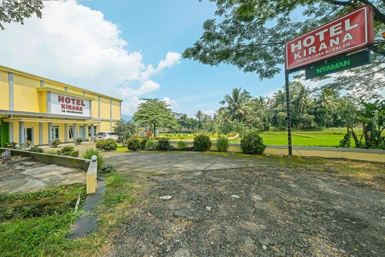Oyo 92483 Hotel Kirana Salatiga Exteriér fotografie